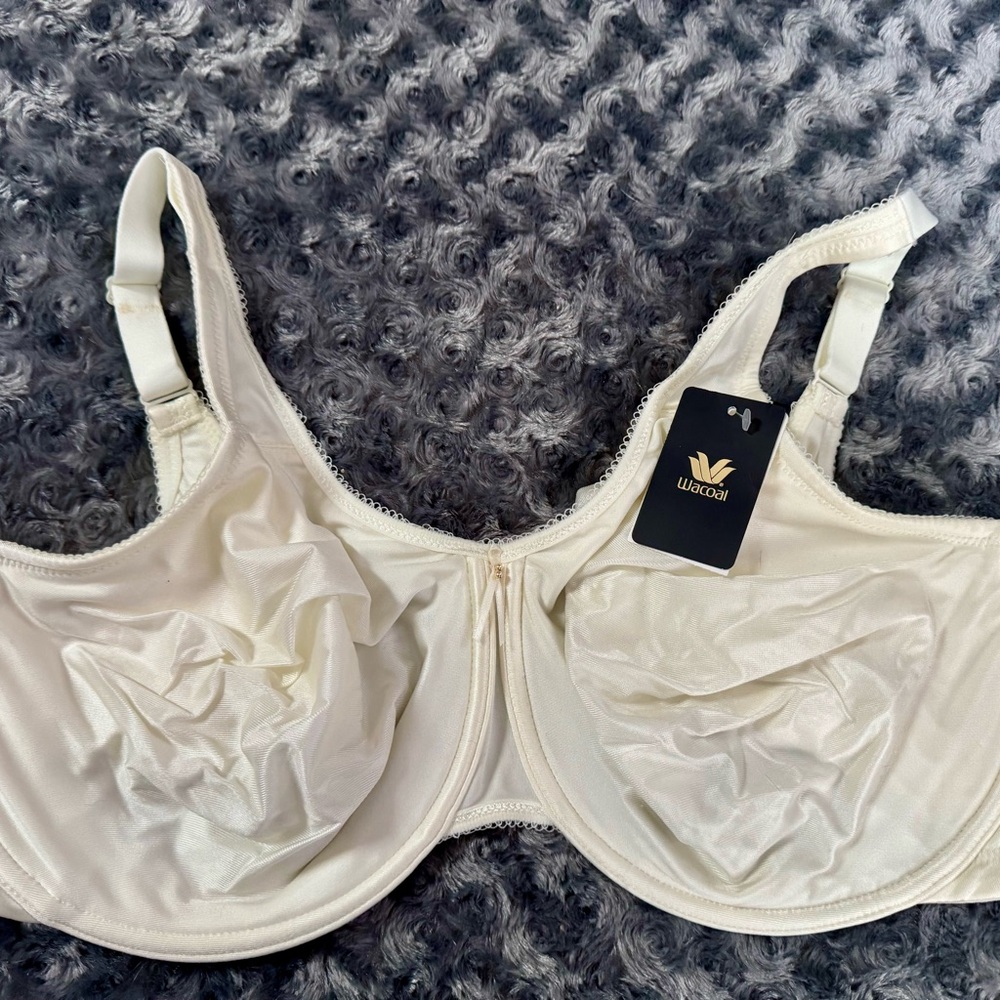 Wacoal Full Figure Seamless Underwire bra NWT